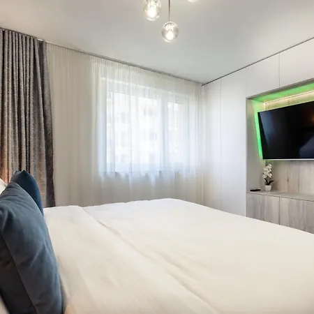 5th Floor Executive With Balcony And Free Parking Apartment *