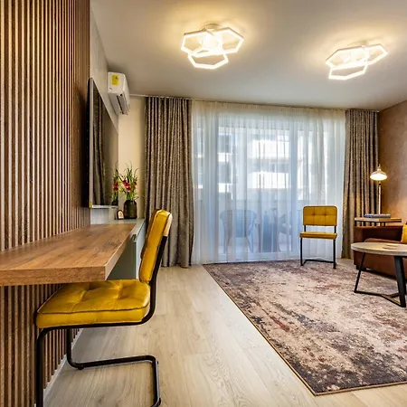 5th Floor Executive With Balcony And Free Parking *