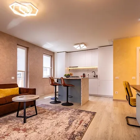 5th Floor Executive With Balcony And Free Parking Apartment *