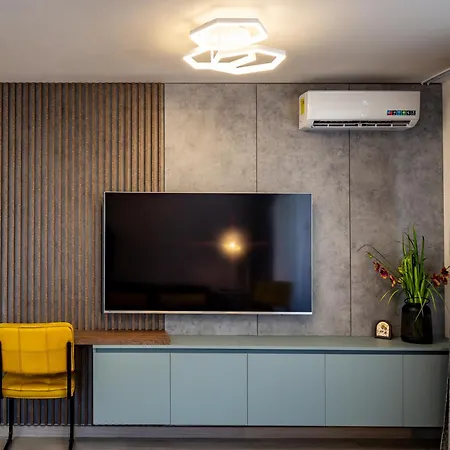 5th Floor Executive With Balcony And Free Parking *