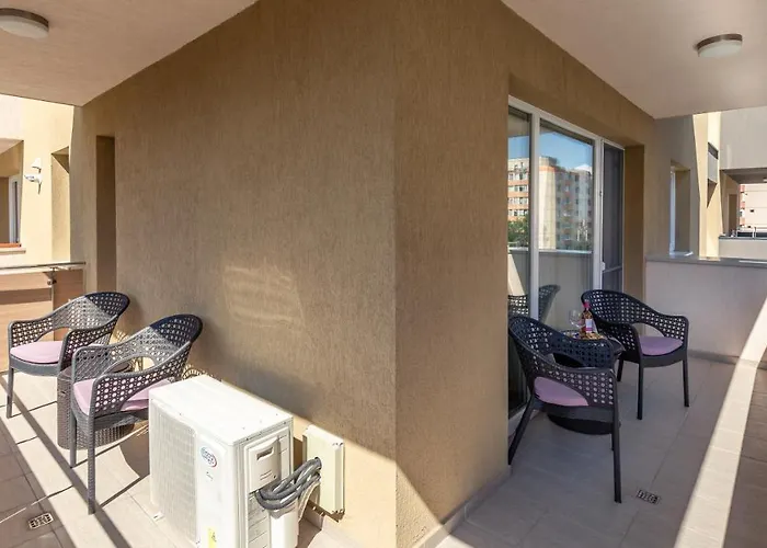 5th Floor Executive With Balcony And Free Parking