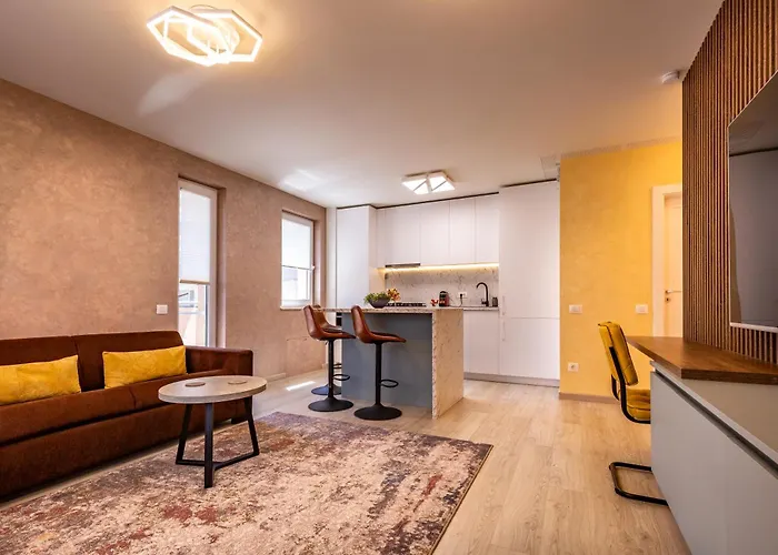 5th Floor Executive With Balcony And Free Parking Apartment *