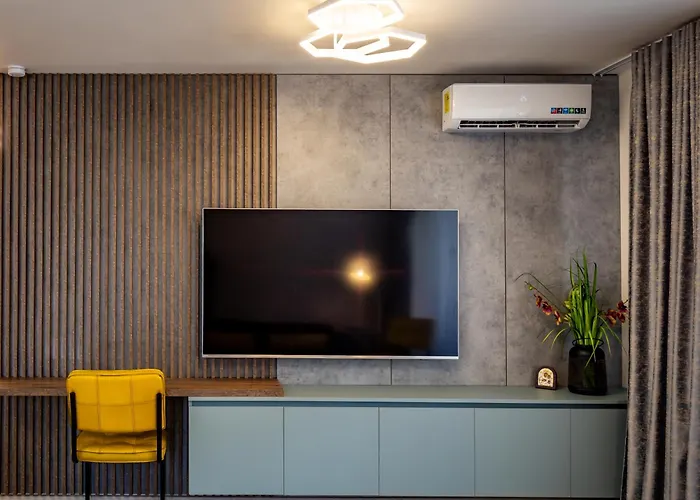 5th Floor Executive With Balcony And Free Parking *